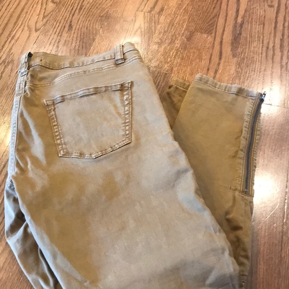Tan pants - Picture 5 of 5